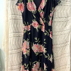 Women’s Shelby & Palmer very pretty feminine flowing dress. Size 8